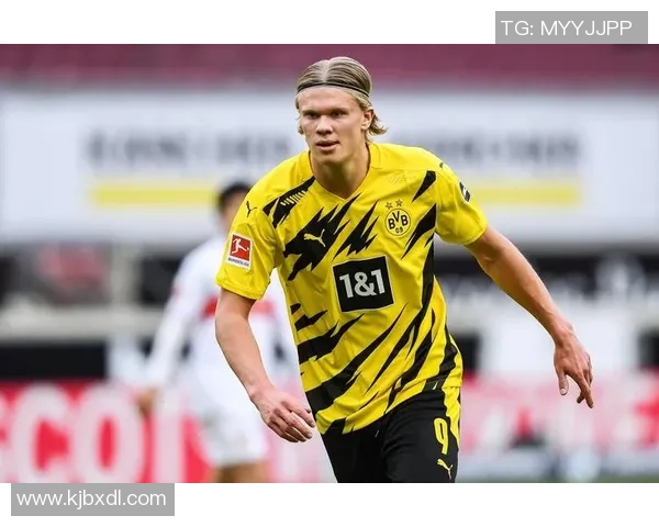 女生足球员的崛起与挑战：如何在男权体育中赢得属于自己的荣耀